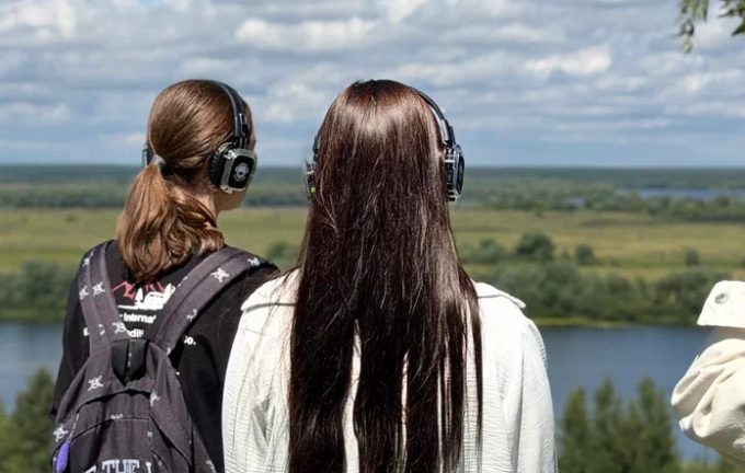 Слушатели аудиопроменада в Константинове